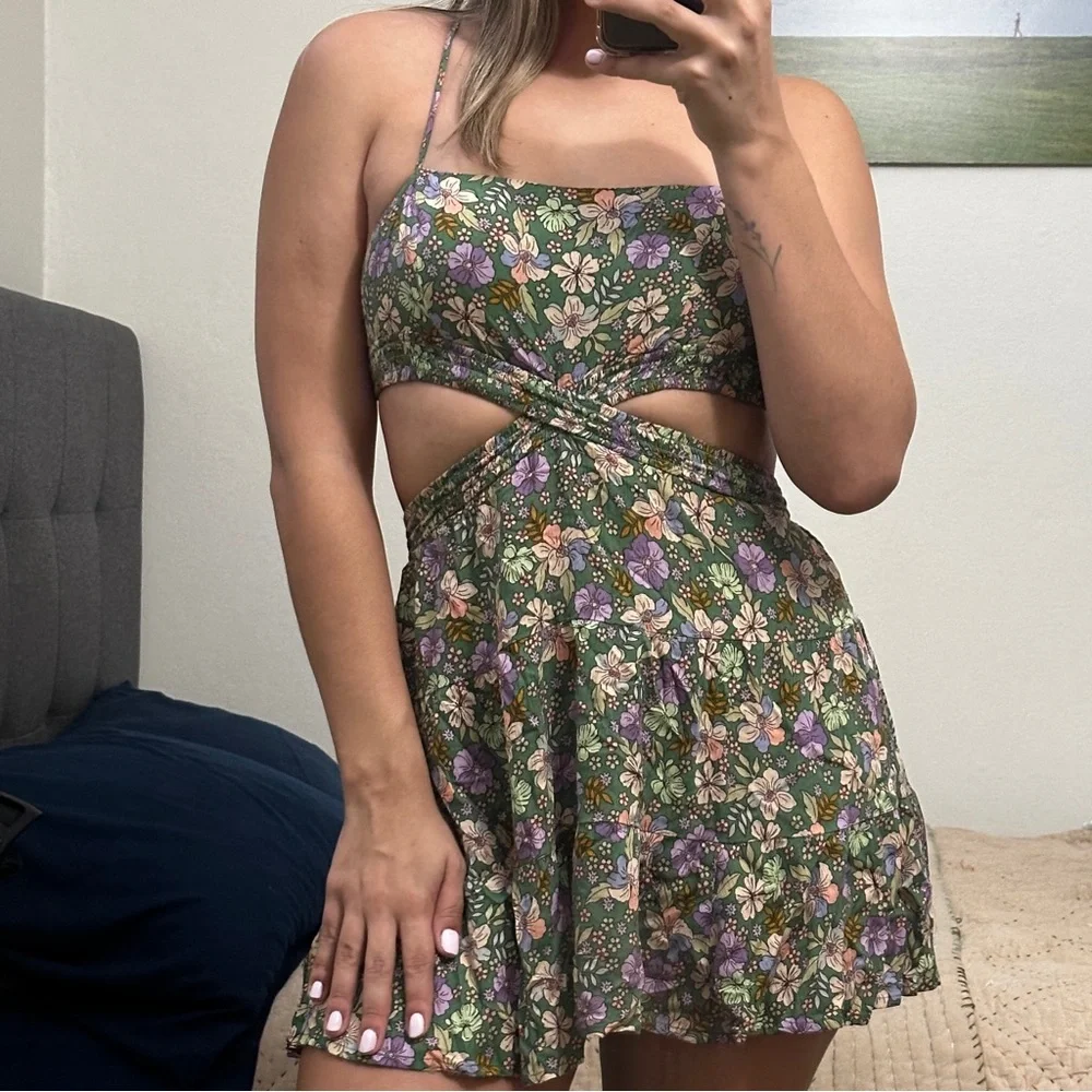 Short Sundress - Picture 1 of 3